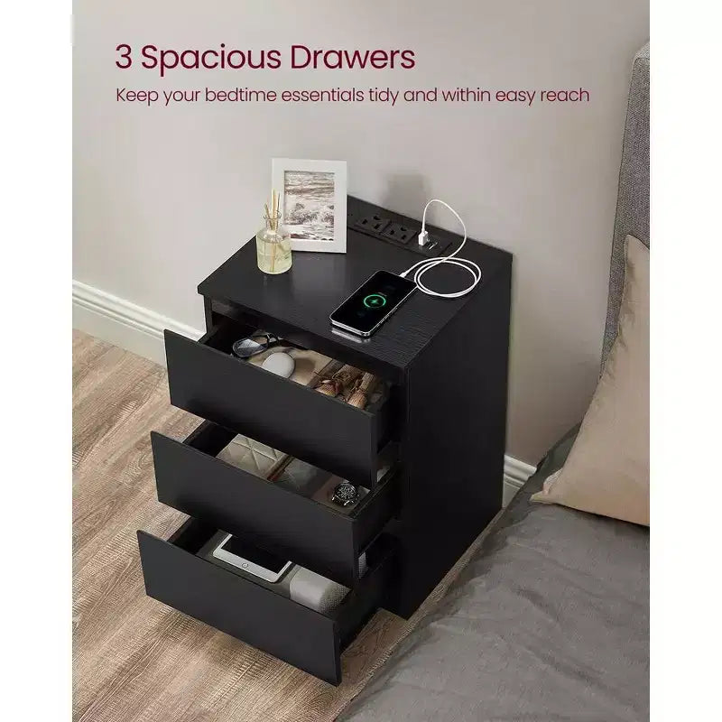 Table de chevet avec station de recharge, table d'appoint avec 3 tiroirs, 2 prises secteur, 2 ports USB, façades de tiroirs biseautées